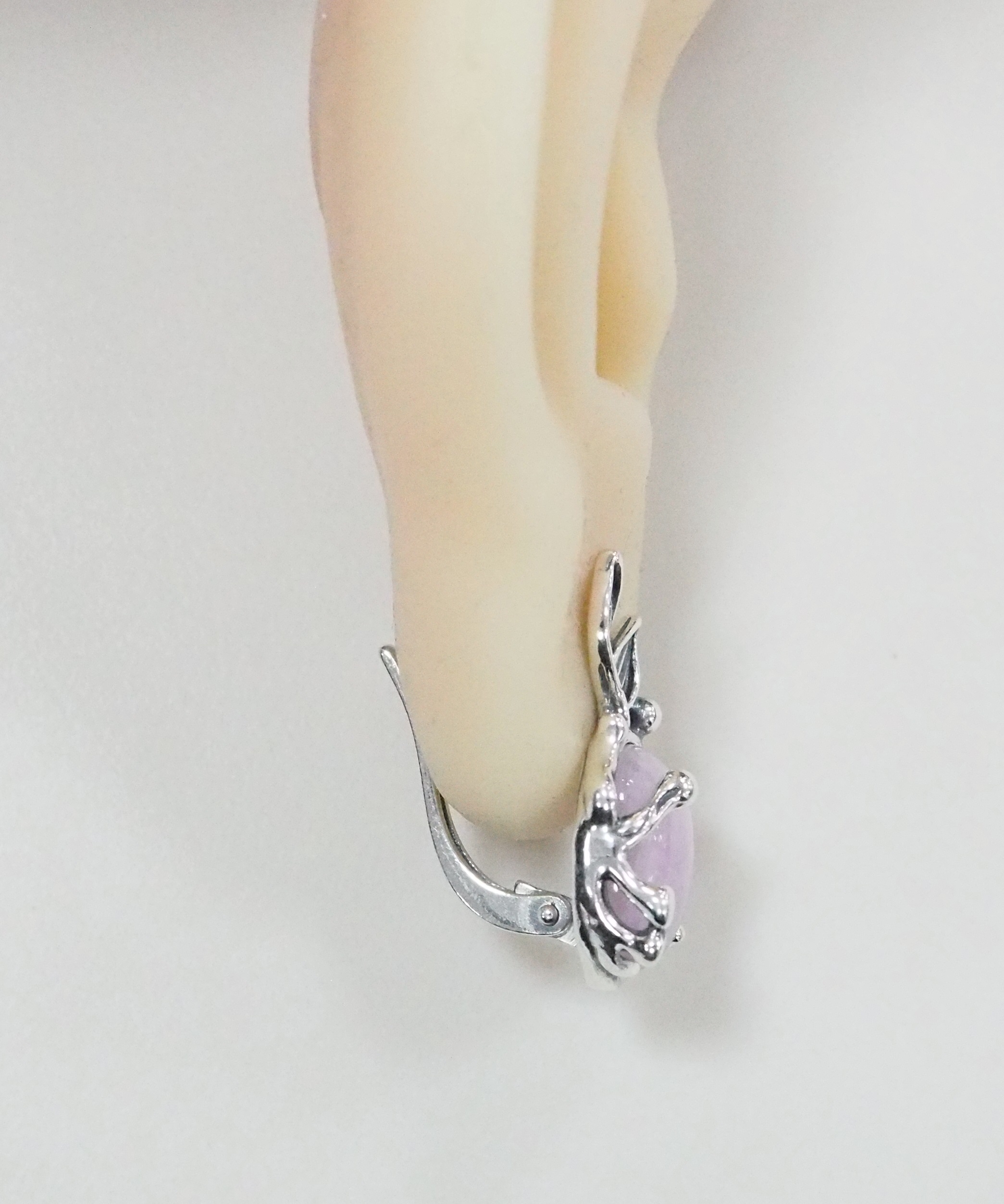 Серебряные серьги с кунцитами